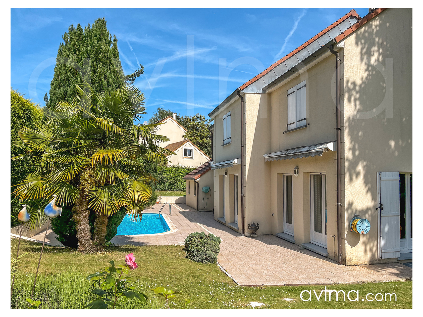 Proche Mareil-Marly : villa avec sous-sol total et piscine p
